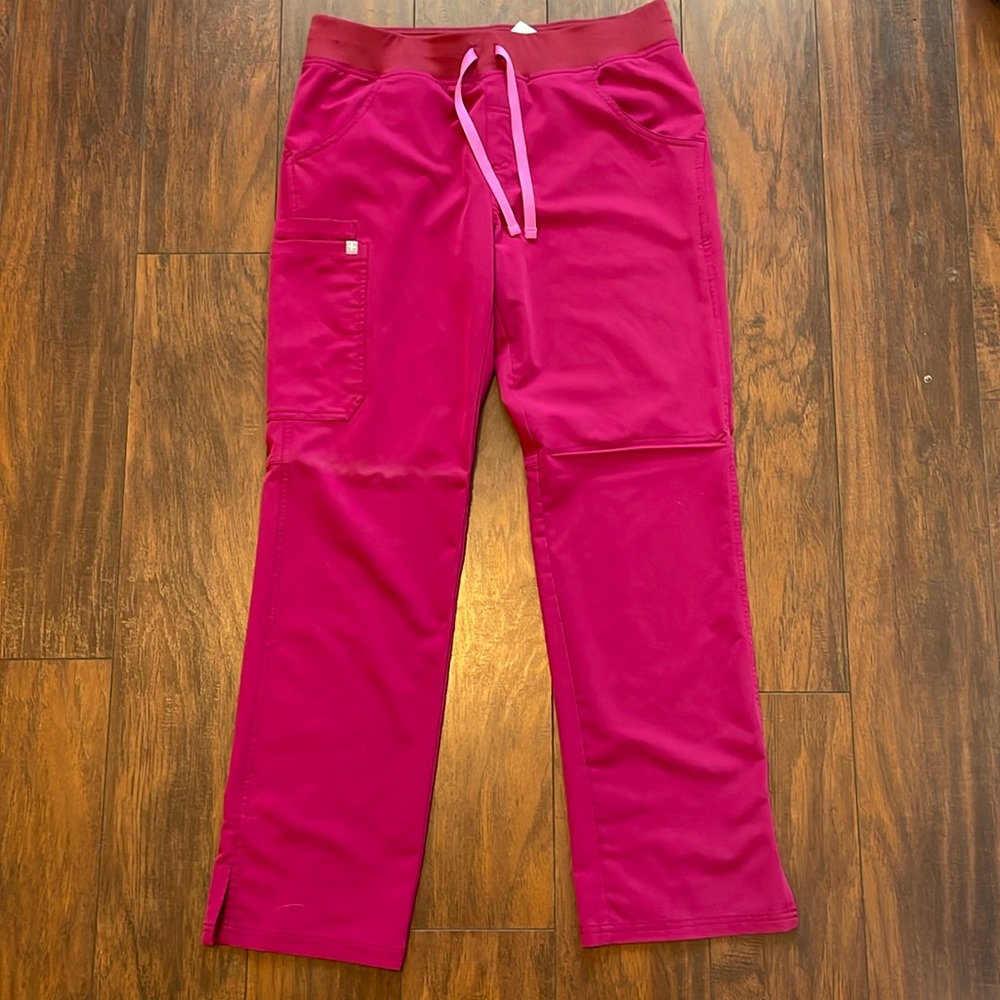 Figs Women’s Kade cargo pants, Magenta, Size M
